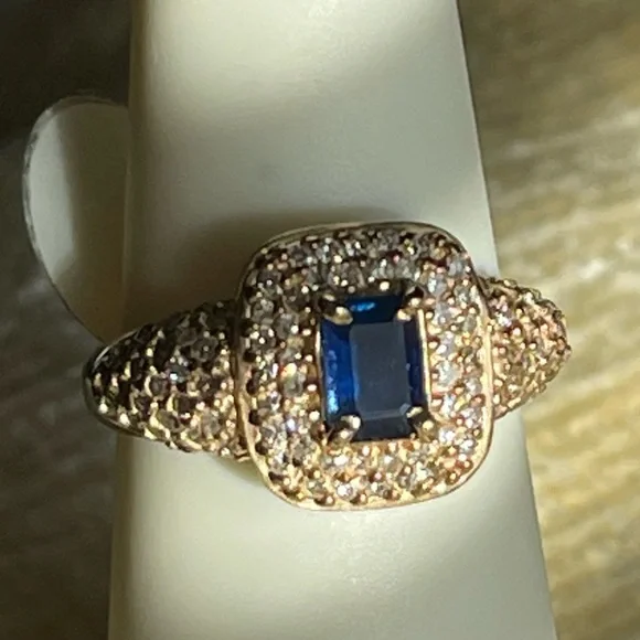 Genuine Sapphire & Diamond Ring - Picture 3 of 9